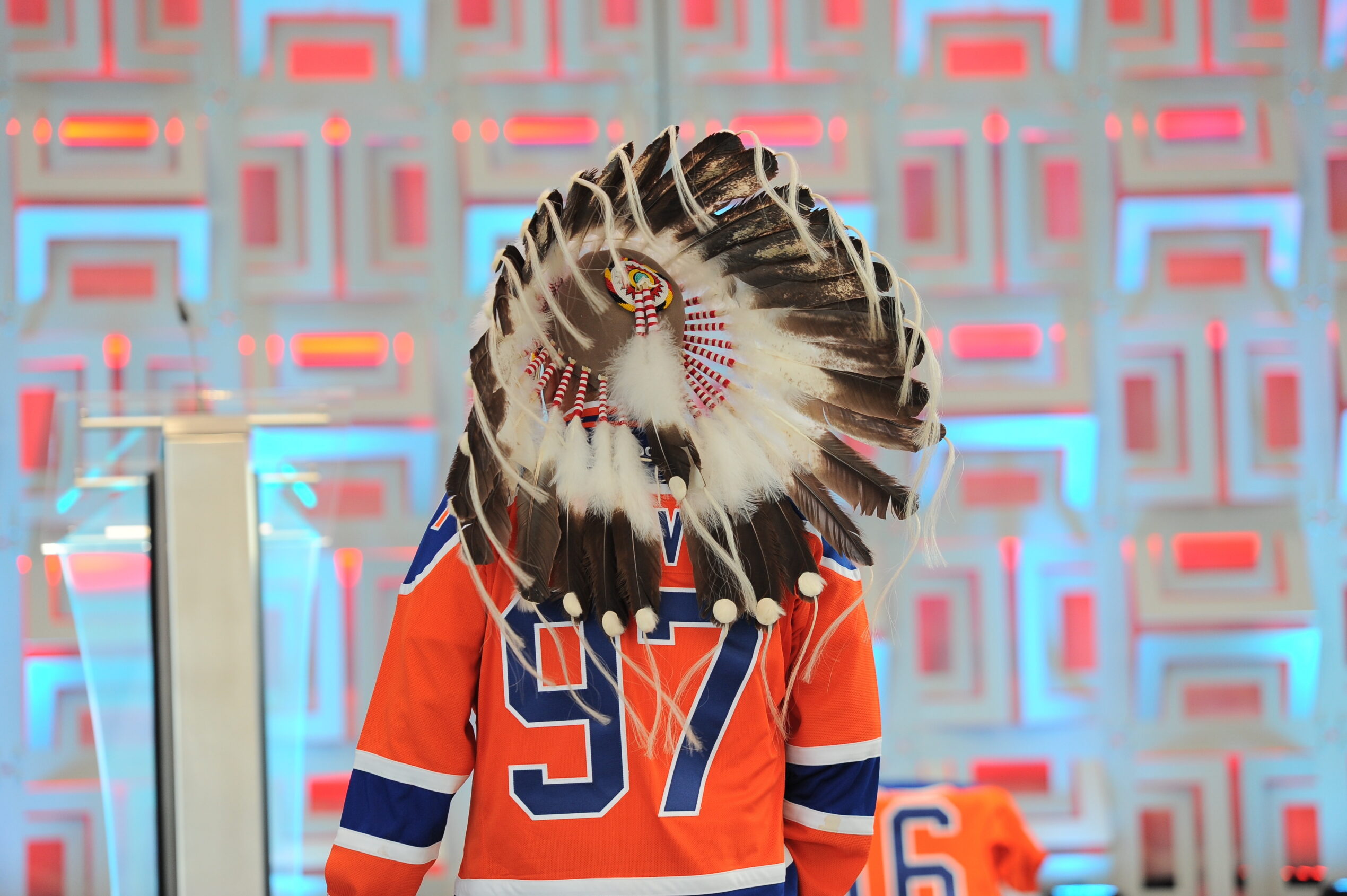 Indigenous head gear Oilers 1600px