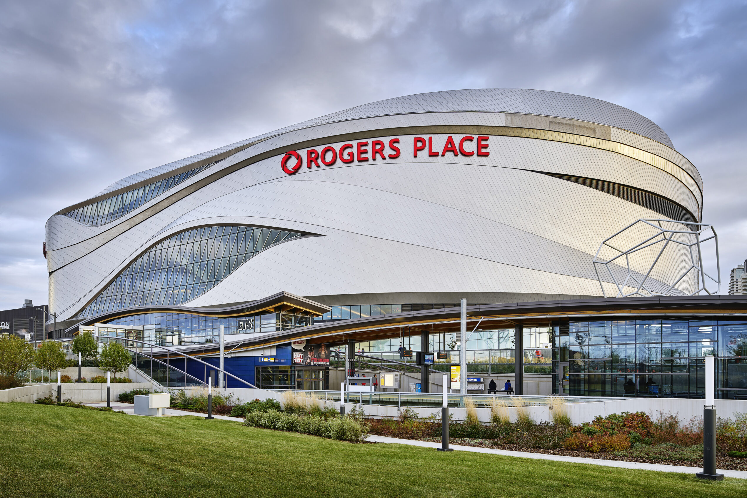 Exterior Hero Shot HOK Rogers Place 02726 HR 600px